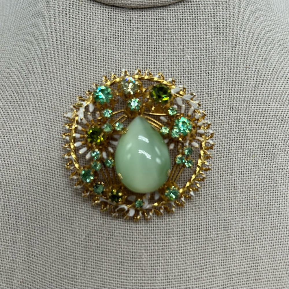 VTG Made in Austria brushed Gold Tone Green Cabochon Rhinestone Enamel Brooch